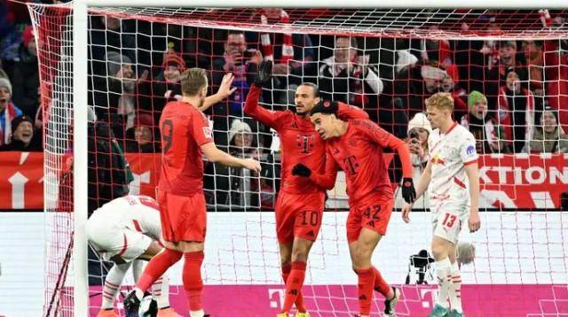 מוסיאלה כבש אחרי כחצי דקה, ששקו איזן בחלוף דקה (צילום: רויטרס)