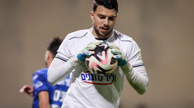 שוער בני סכנין מוחמד אבו ניל (צילום: מאור אלקסלסי)