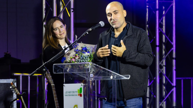 אביחי ברודץ' ופרופ' נעה אליקים רז (צילום: שאולי לנדנר)