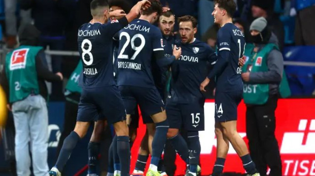 ניצחון שנותן תקווה לקראת 2025. שחקני בוכום חוגגים (צילום: GettyImages, Leon Kuegeler)