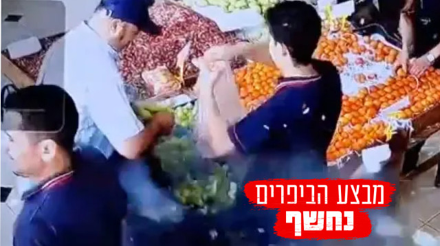 מבצע הביפרים. זירת הפיצוץ בשוק הירקות המקומי בביירות (צילום: רויטרס)