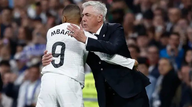 אפשר להיות מרוצים. אמבפה ואנצ'לוטי (צילום: רויטרס)