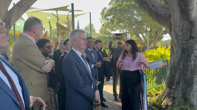 אתר פגיעת הטיל ברמת גן  (צילום: משה כהן)