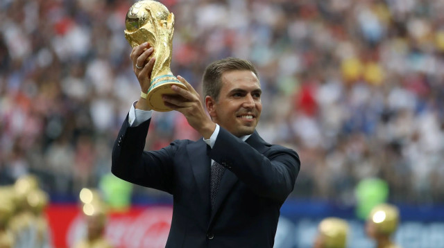 שחקן נבחרת גרמניה בעבר פיליפ לאהם עם גביע העולם – גמר מונדיאל 2018 (צילום: רויטרס)