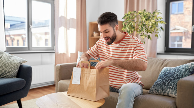 הזמנת אוכל (צילום: אינגאימג')