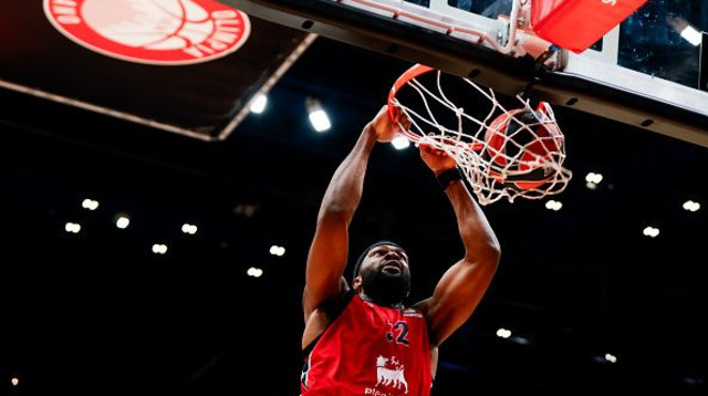 ג'וש ניבו מילאנו (צילום: Roberto Finizio)