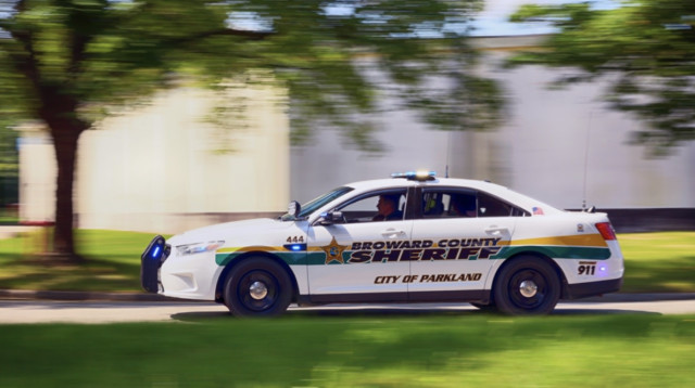 סנטה ברח לשוטרים. אילוסטרציה (צילום: שאטרסטוק)