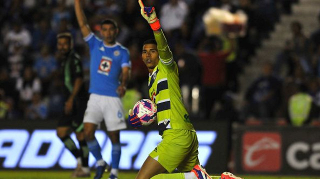 קווין מיאר שוער קרוס אסול (צילום: VICTOR CRUZ)