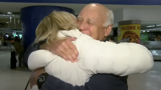 נפגש עם משפחתו אחרי 75 שנה (צילום: צילום מסך יוטיוב)