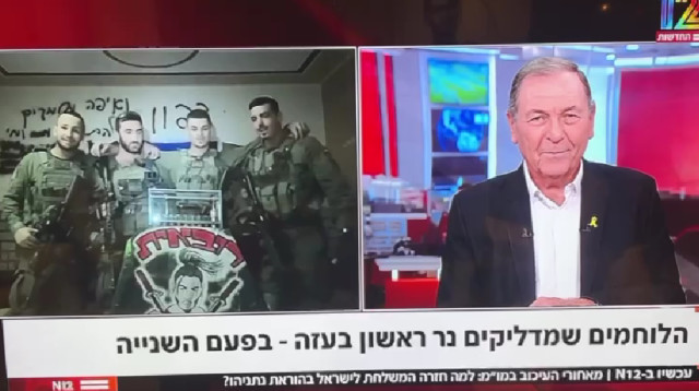 עודד בן עמי שר יחד עם חיילי צה"ל "מעוז צור" (צילום: פרטי)