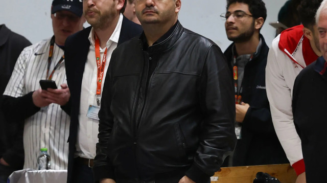 בעלי הפועל תל אביב עופר ינאי ליד המנכ"ל צחי רייכשטיין (צילום: דני מרון)