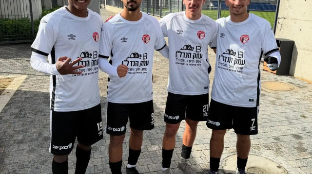שחקני הפועל מגדל העמק, יוסף טוואבה משמאל (צילום: אתר רשמי, דף הפייסבוק של הפועל מגדל העמק)