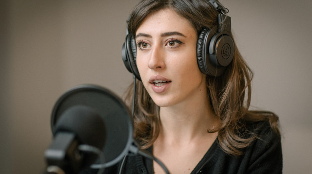 העיתונאית האיטלקייה ססיליה סאלה שנעצרה באיראן (צילום: רויטרס)