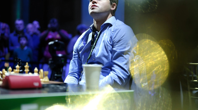 מגנוס קרלסן באליפות העולם בשחמט 2024 (צילום: GettyImages, Misha Friedman)