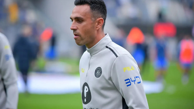 ערן זהבי שחקן מכבי תל אביב בחימום (צילום: אריאל שלום)