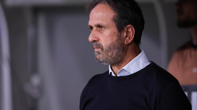 רוני לוי מאמן הפועל חיפה (צילום: מאור אלקסלסי)