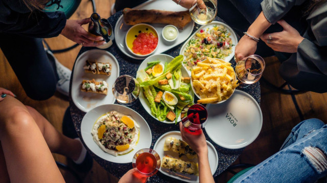 רובע בר יין הוד השרון (צילום: אסף קרלה)