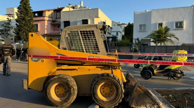 הטרקטור בזירת אירוע הדריסה (צילום: תיעוד מבצעי מד"א)