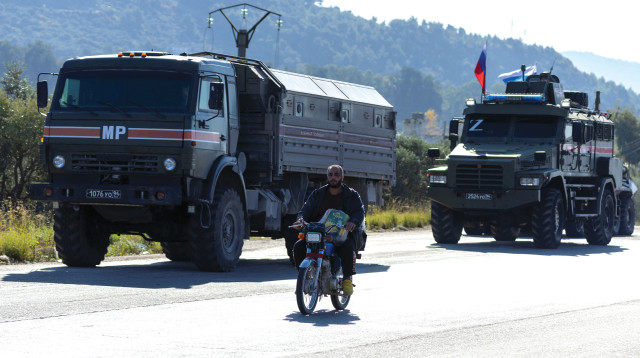 שיירה רוסית בדרך לבסיס חיל האוויר בסוריה (צילום: רויטרס)
