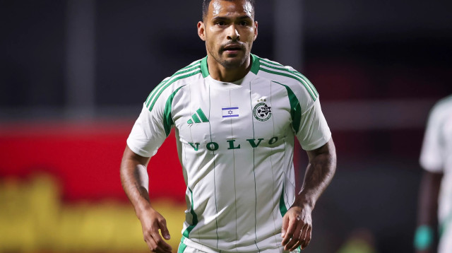 מתיאס נהואל שחקן מכבי חיפה (צילום: מאור אלקסלסי)