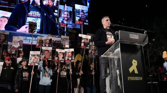 משפחות החטופים בכיכר החטופים (צילום: אבשלום ששוני)