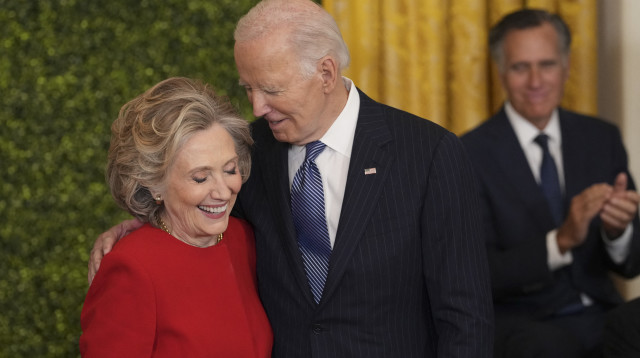 הילרי קלינטון, ג׳ו ביידן (צילום: CHRIS KLEPONIS/AFP via Getty Images)