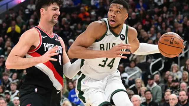 גם בהגנה הוא הצטיין. אבדיה שומר על יאניס (צילום: רויטרס)