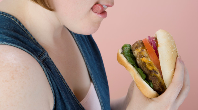 אכילה רגשית (צילום: אינגאימג')