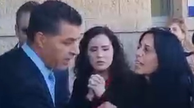 עינב צנגאוקר מורחקת מהכניסה לכנסת  (צילום: ללא קרדיט)