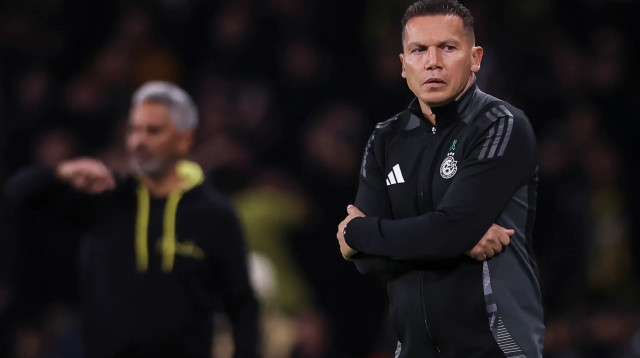 ברק בכר מאמן מכבי חיפה מאוכזב (צילום: מאור אלקסלסי)