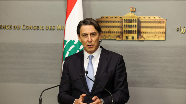 עמוס הוכשטיין בביקור בלבנון (צילום: REUTERS/Mohamed Azakir)