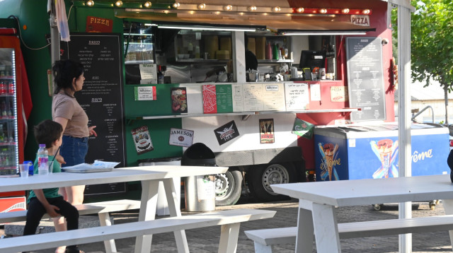 מתחם הפוד טראקס של קיבוץ גליל ים  (צילום: יח"צ)