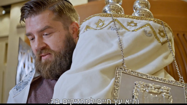 "יהודי באמריקה" - אפשר לסמן וי על האתגר הגדול של שמירת הקונפליקט בסדרה  (צילום: hot 8)