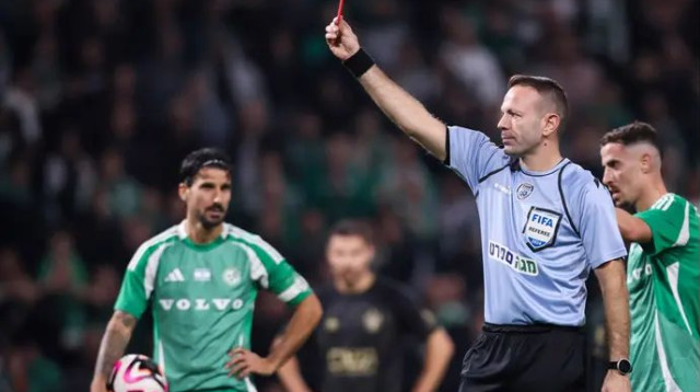 התמונות יחזרו על עצמן? גרינפלד שולף לעלי מוחמד אדום (צילום: מאור אלקסלסי)