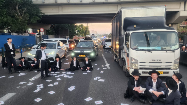 הפגנה של הפלג הירושלמי נגד גיוס חרדים, חסימות בכביש 4 (צילום: שימוש לפי סעיף 27א')