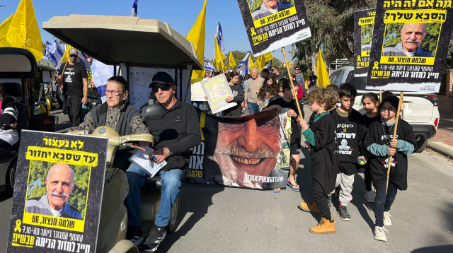 צעדה של קיבוץ כיסופים לשחרורו של שלמה מנצור (צילום: קיבוץ כיסופים)