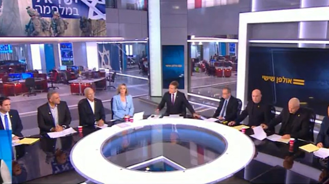 אולפן שישי: פאנל של גברים ואישה אחת (צילום: צילום מסך קשת 12)