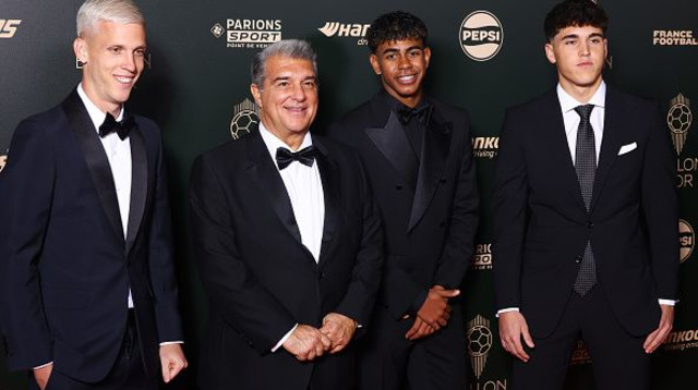 ז'ואן לאפורטה, לאמין ימאל, פאו קובארסי ודני אולמו (צילום: Marc Piasecki)