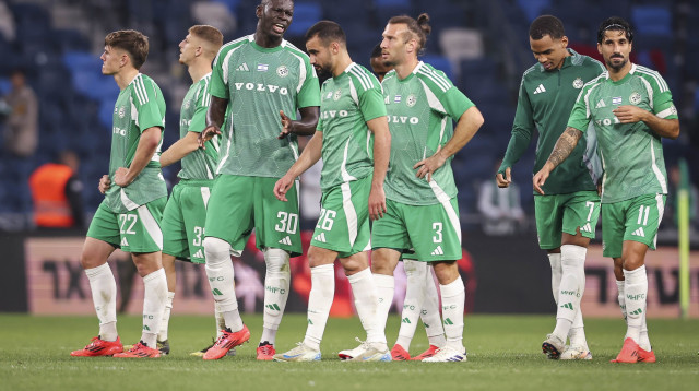 מכבי חיפה חוגגת (צילום: מאור אלקסלסי)