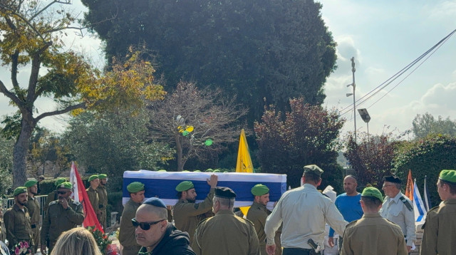 הלוויתו של סמל אליאב אסטיוקר ז״ל (צילום: ללא קרדיט)