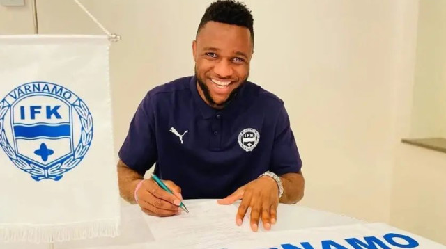 החלוץ הניגרי ג'ונבוסקו סמואל קאלו (צילום: אתר רשמי, מתוך האינסטגרם של ג'ונבוסקו סמואל קאלו)