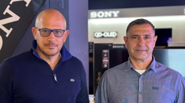 מנכ"לים משותפים של ישפאר יבואנית סוני בישראל. מימין: איציק הריס ואיתן דרורי (צילום: יחצ)
