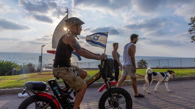 הטיילת בבת ים (צילום: יוסי אלוני, פלאש 90)