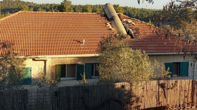 פגיעות ישירות באזור הרי ירושלים (צילום: דוברות המשטרה)
