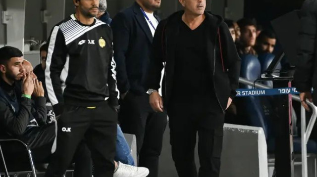 אבוקסיס אתמול, לפני שהורחק (צילום: ברני ארדוב)