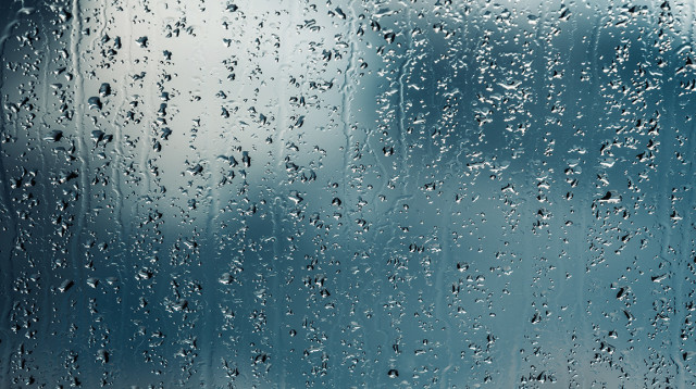 טיפות, גשם על חלון (צילום: אינגאימג')