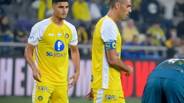 שחקני מכבי תל אביב ערן זהבי, אלעד מדמון (צילום: אריאל שלום)