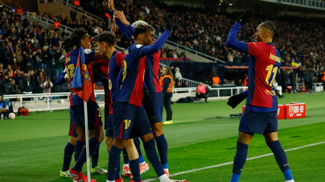 שחקני ברצלונה חוגגים (צילום: רויטרס)