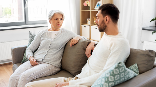 אמא שדואגת לבנה (צילום: אינגאימג')