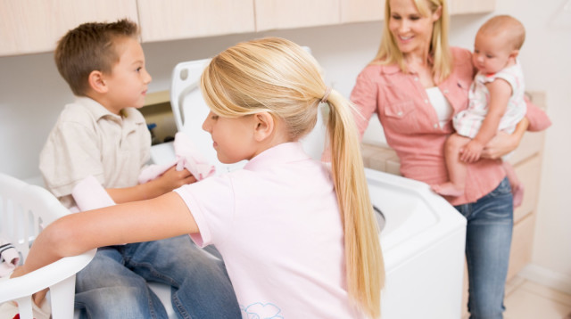 אמא וילדים, אילוסטרציה (צילום: אינג'אימג')